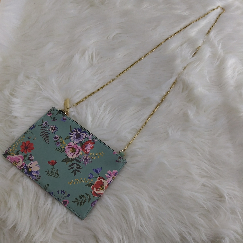 3/25$ Big budda floral crossbody gold chain purse